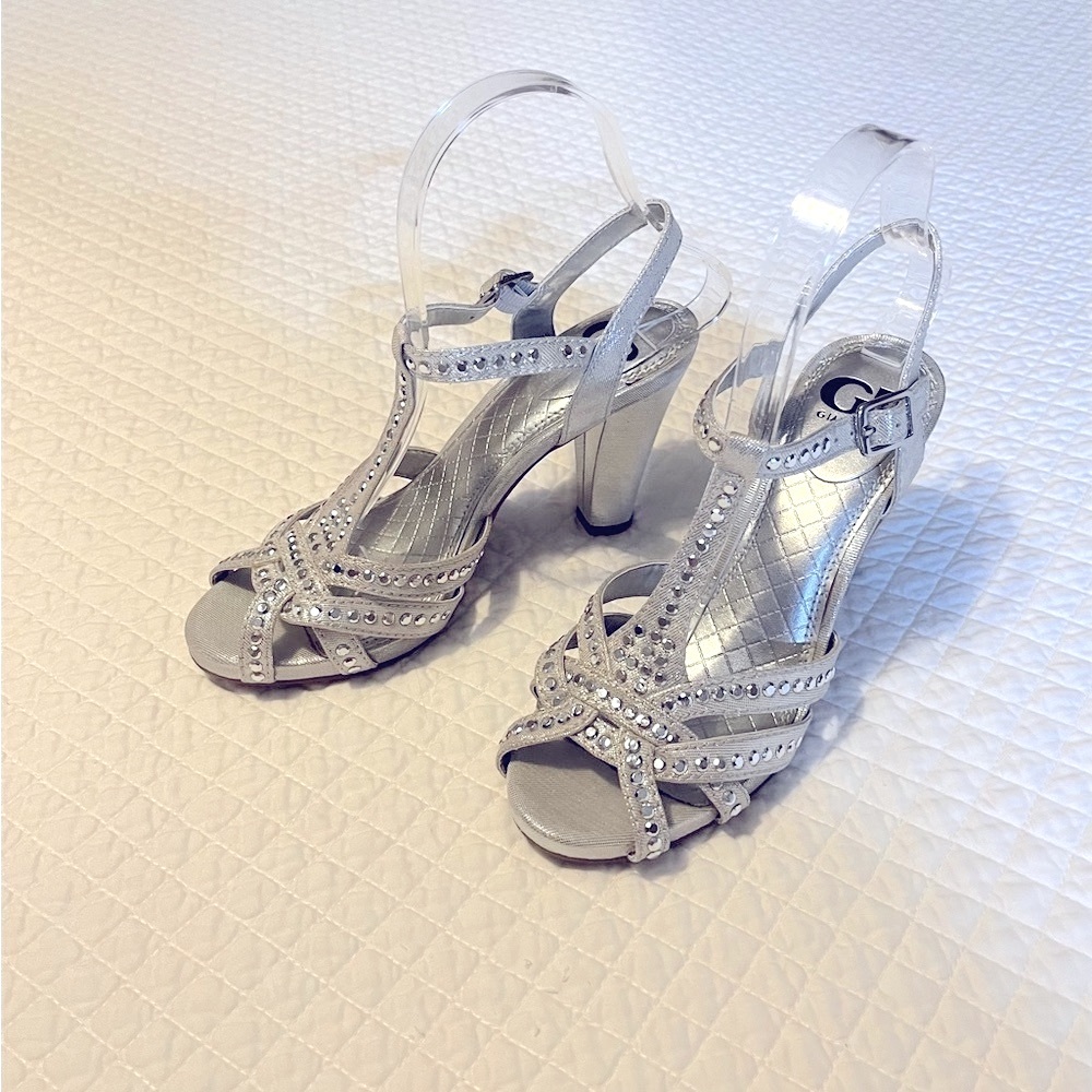 Gianni Bini - Silver Heels With a 4” heel, EMBELLISHED  size 6 Look New ❣️❣️❣️ - Picture 11 of 11